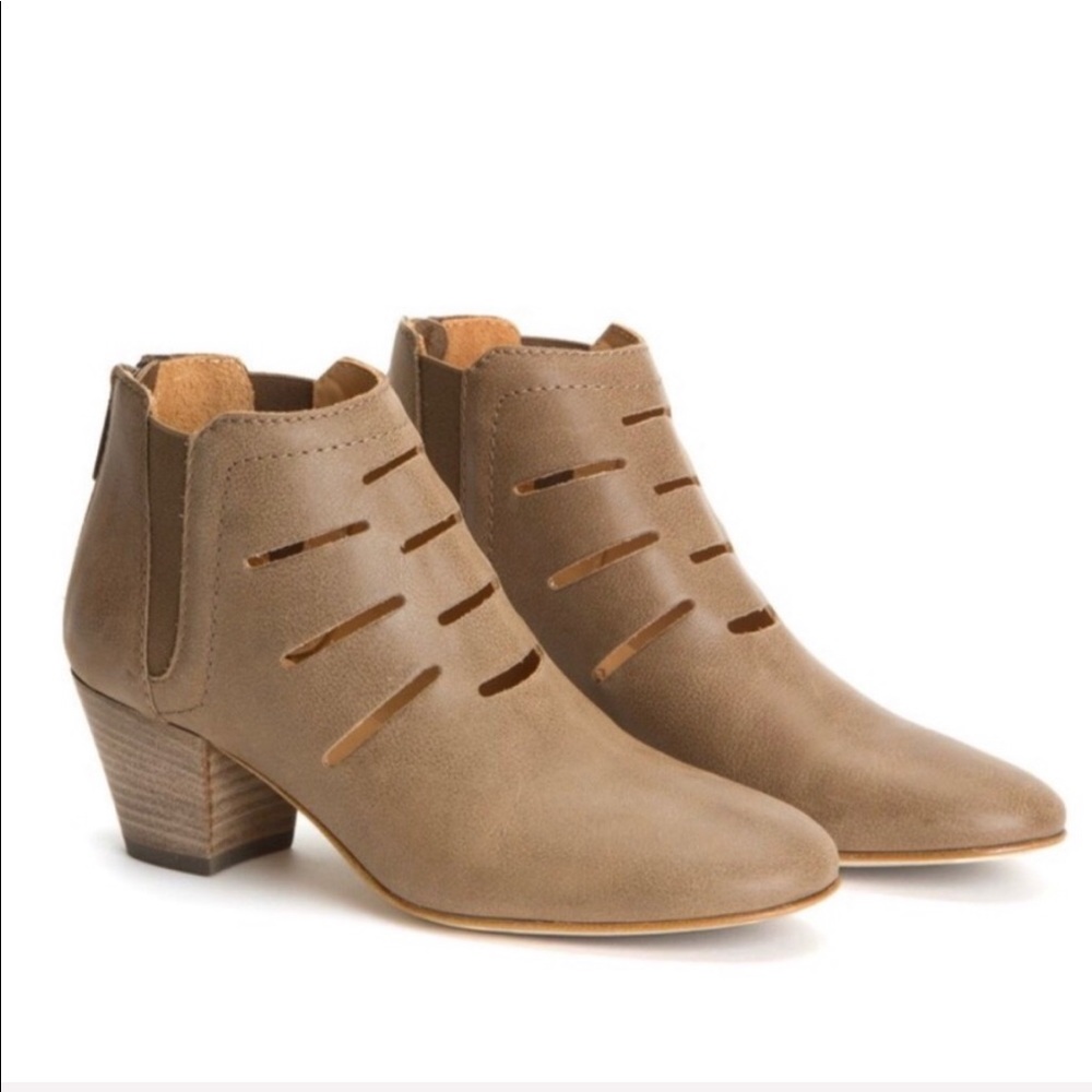 Aquatalia “Freida” Leather Waterproof Ankle Bootie - Picture 8 of 9